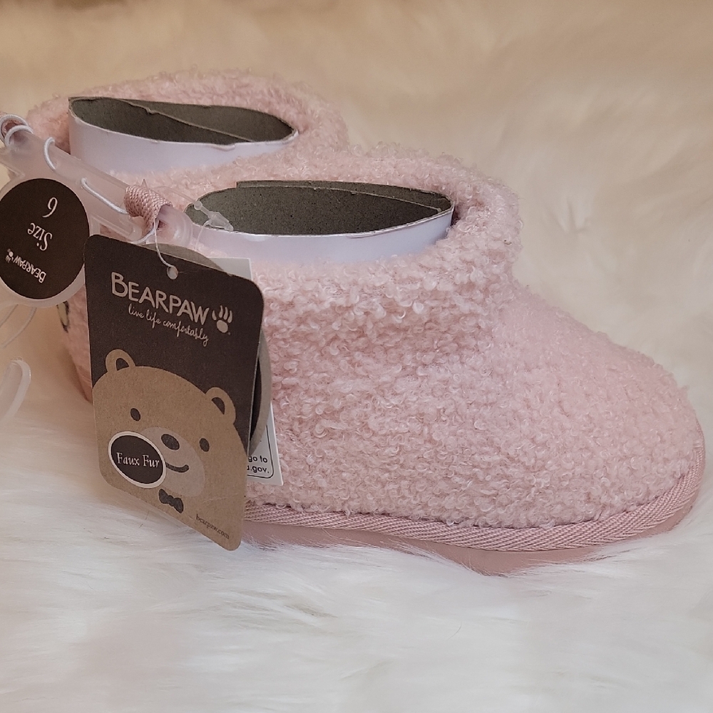 NWT BearPaw Soft Pink Kids Booties. Size 6